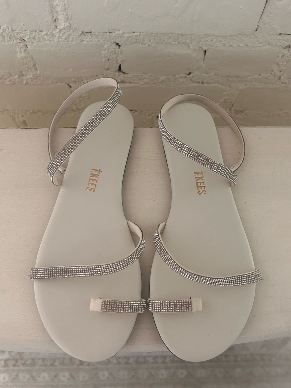 TKEES “Infinity Mia” White Rhinestone Strap Sandals
Size: 7
NWOT